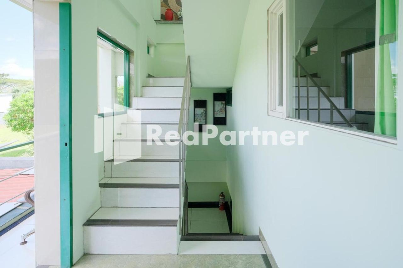 Pondok Hijau Syariah Mitra Reddoorz At Citraland Surabaya Exterior foto